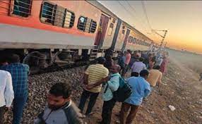 hydrabad,  Godavari Express derailed