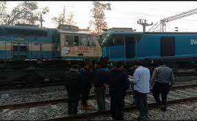 sultanpur, 8 coaches derailedtrains collided